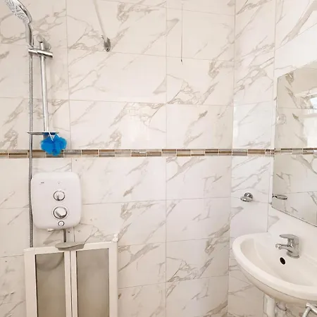 Spacious 4 Bedroom In Sleeps 7 Tatil Evi
