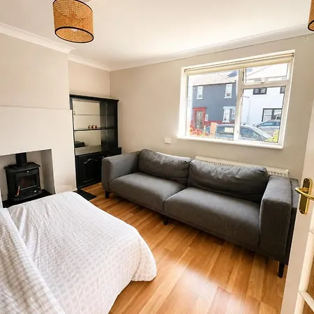 Spacious 4 Bedroom In Sleeps 7