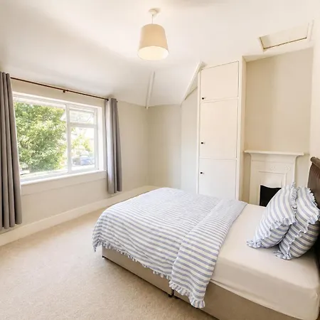 Spacious 4 Bedroom In Sleeps 7 Casa vacanze *